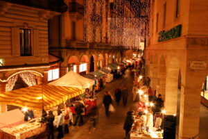 088 Christmas market in Via Nassa